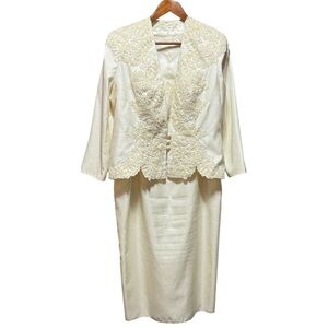 Elegant Vintage Cream Lace Women's Set